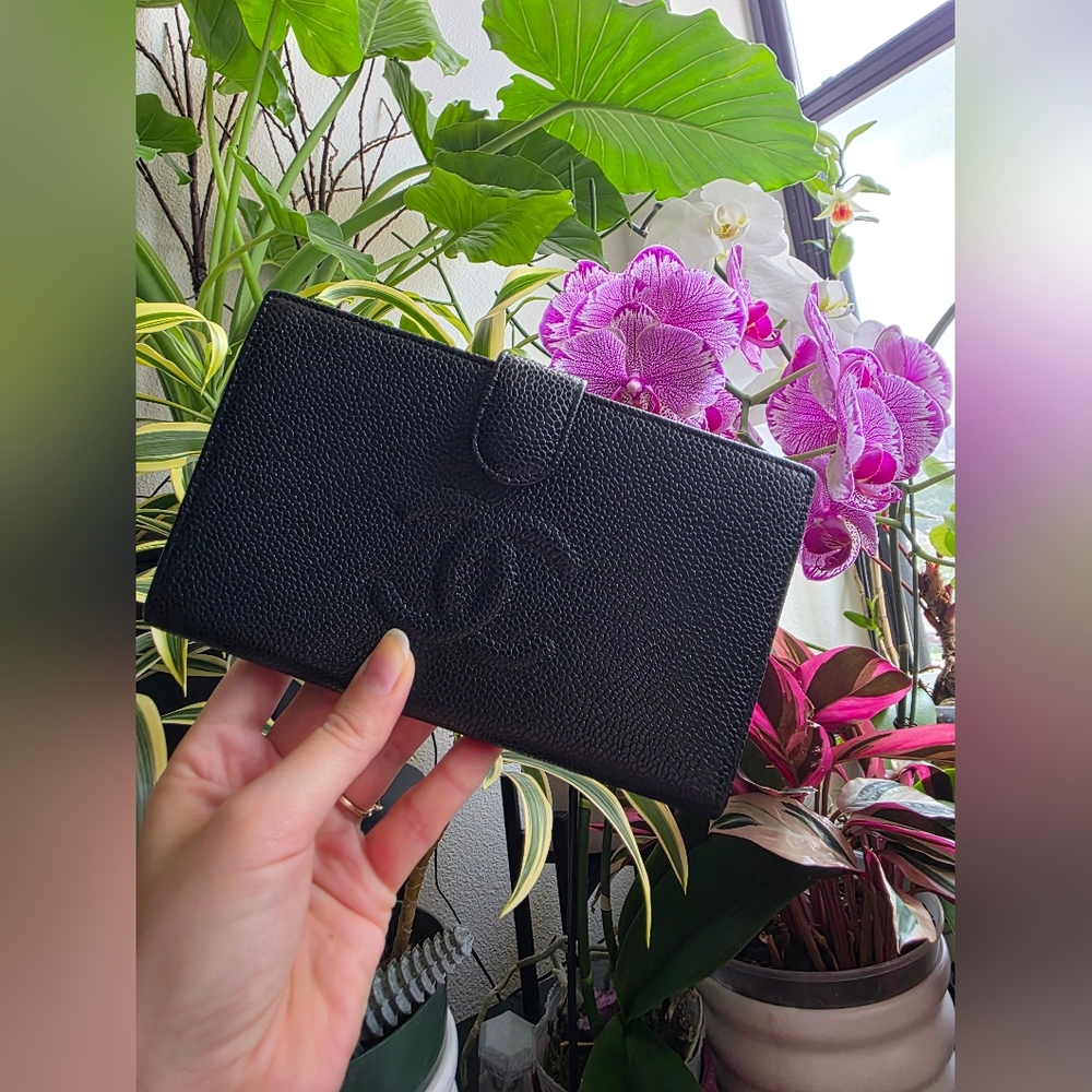 ❗️SOLD❗️Chanel Vintage Black Caviar Wallet